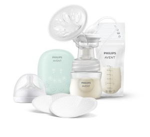 Manual_Breast_Pump_CO_RFT_1_SCD323-20_Gift_Set_Group_RGB_4x5_V0_TIF